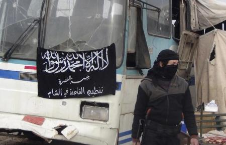 مقاتل من جبهة النصرة عند نقطة تفتيش في درعا