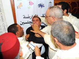 المغرب.. برلماني يعض إصبع زميله تحت القبة