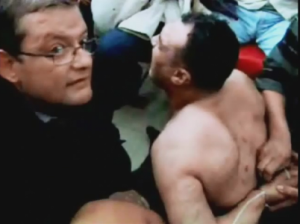 حازم فاروق يعذب مواطن