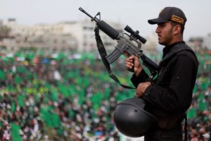 عنصر من حماس في غزة خلال مظاهرة للحركة
