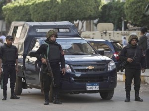 مصر تلقي القبض على أربعة متشددين بتهمة تجنيد مقاتلين للدولة الإسلامية