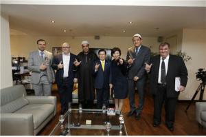 A commemorative photo after the first dialogue with religious leaders