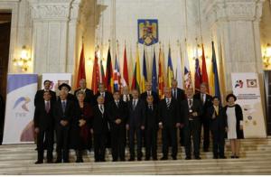 A commemorative photo of Mr. Lee and Ms. Kim with 25 former presidents at the main conference