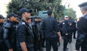 917ضبط 145من مثيرى الشغب بحوزتهم زجاجات مولوتوف معده للإستخدام وألعاب نارية