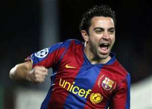 تشافي هيرنانديز لاعب نادي برشلونة ومنتخب إسبانيا