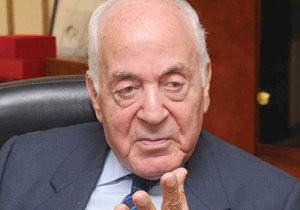 د عبد العزيز حجازي رئيس وزراء مصر الأسبق