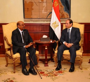 السيسي” يلتقي الرئيس السوداني عمر البشير
