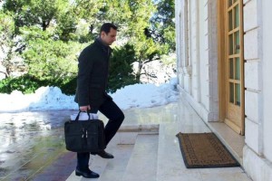 لرئيس السوري بشار الأسد متوجها الى مكتبه