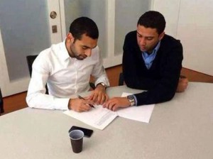 محمد صلاح لحظة التوقيع للفيولا