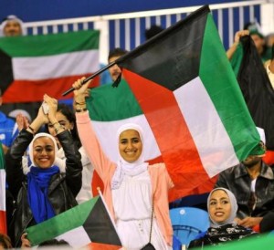 مشجعات لمنتخب الكويت اثناء مباراة بكأس خليجي