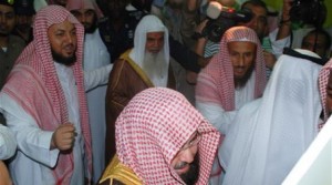 خطيب وإمام المسجد النبوي الشريف الشيخ الدكتور علي بن عبدالرحمن الحذيفي