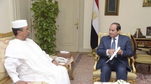 الرئيس المصري مع مبعوث الرئيس التشادي 