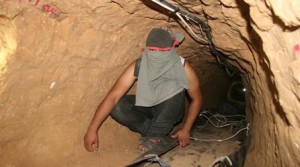 أحد الأنفاق في غزة