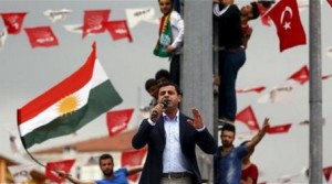 صلاح الدين دمرتاش أمام أنصار حزب الشعب