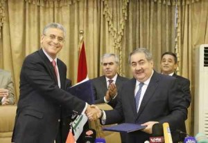 Iraqi Finance Minister Hoshiyar Zebari (R) shake hands with World Bank Director for the Middle East Ferid Belhaj during a news conference in Baghdad