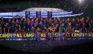 لاعبو برشلونة يحتفلون بلقب دوري ابطال اوروبا لكرة القدم في برلين