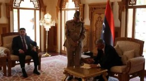رئيس البرلمان السابق والقائد الأعلى للجيش المناهض للسلطات الشرعية نوري أبو سهمين يوقع على قرار بتشكيل 11 لواء مشاة من 5 الاف مقاتل 