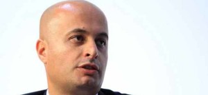 وقال نائب الرئيس التنفيذي لقسم «ويندوز» والأجهزة في «مايكروسوفت الخليج»، تيري ميرسون، إن «الشركة اعتمدت في تطوير (ويندوز 10) على ردود فعل أكثر من خمسة ملايين معجب، وطرحناه مجاناً كخدمة وكتحديث مجاني».