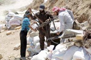 مقاتلون من أحرار الشام خلال اشتباكات قرب إدلب ي