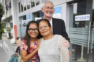 Alan Morison, center, Australian editor of the website Phuketwan, and his colleague Chutima Sidasathian, second left, speak to reporters in Phuket, Thailand, Tuesday, Sept. 1, 2015. Morison and Chutima have been cleared of charges of defaming the Thai navy by a court on the island of Phuket