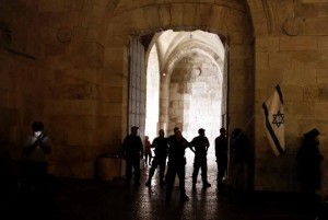 Israeli police (C) block access to one of the gates of Jerusalem's Old City as Israeli extreme far-right supporters demonstrate against Palestinians