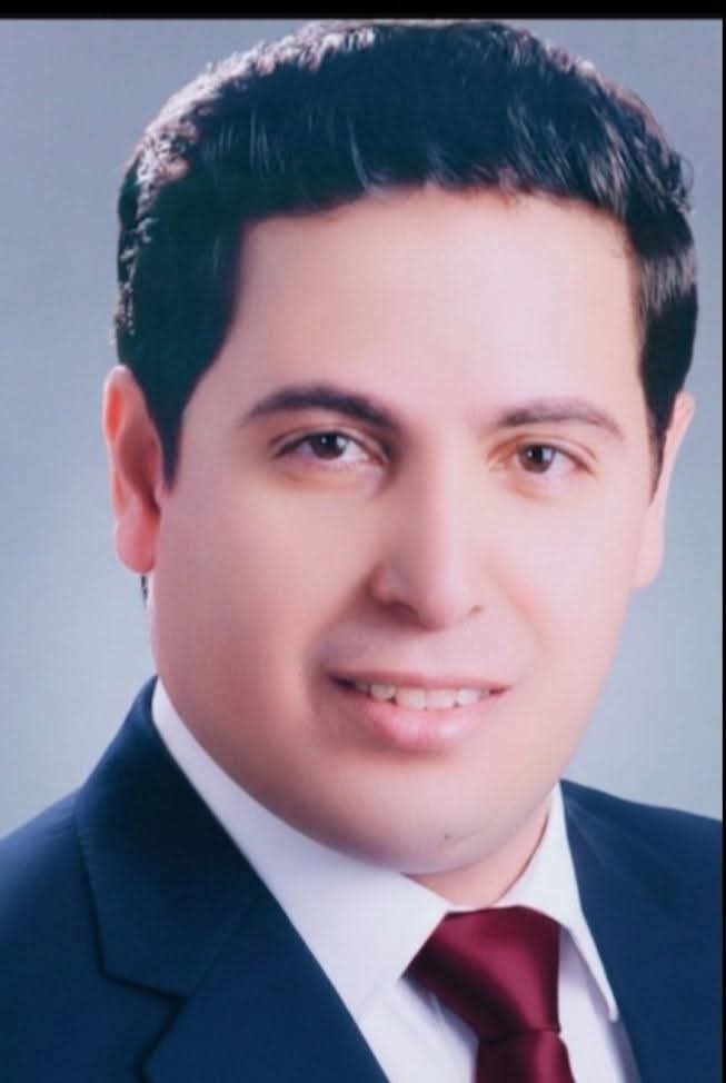 مَقَامُ الشُّمُوخ شعر / علي مقلد